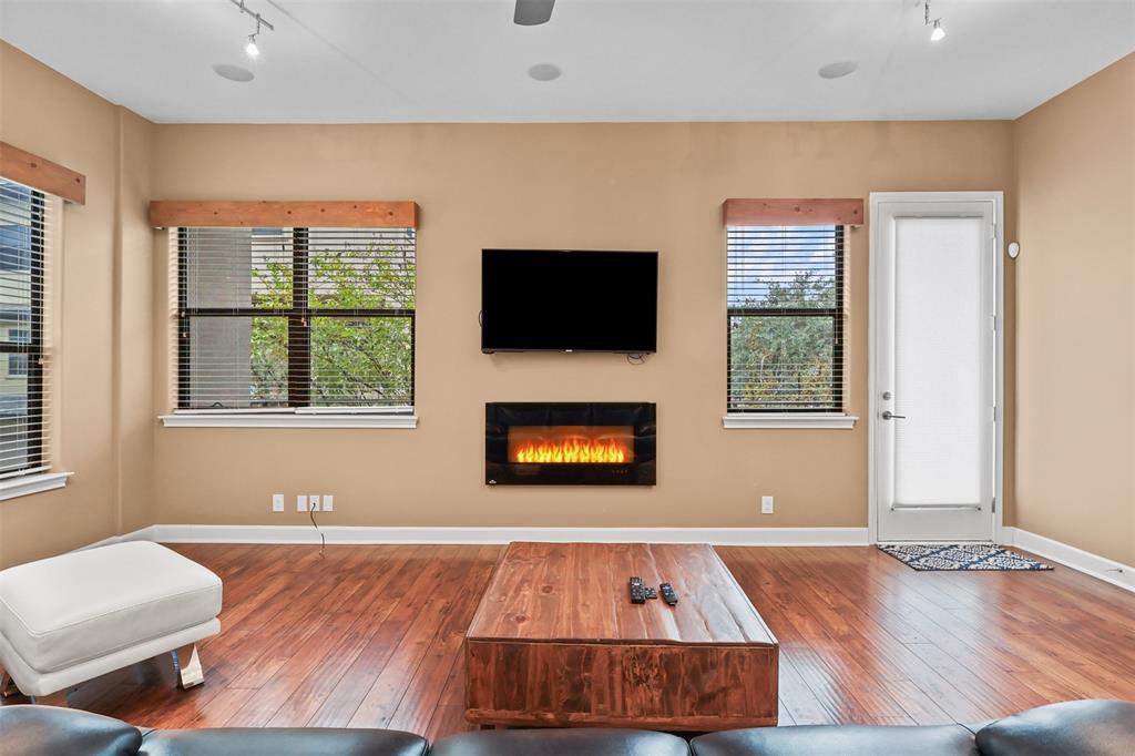 Cityscape Plaza Twnhms Condos - Residential