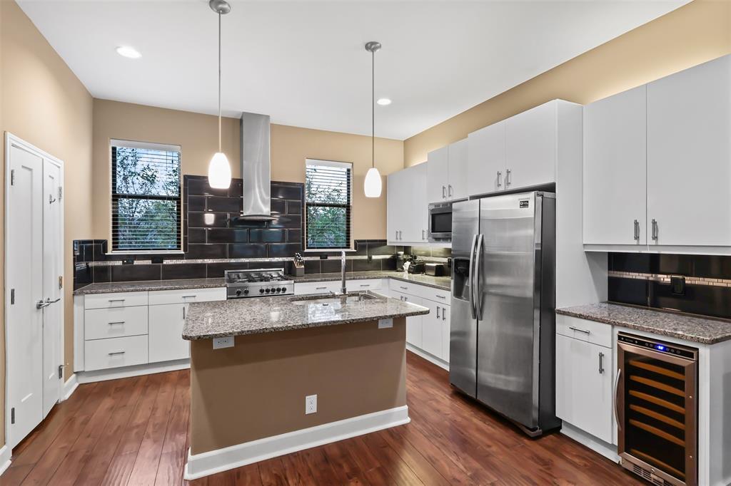 Cityscape Plaza Twnhms Condos - Residential