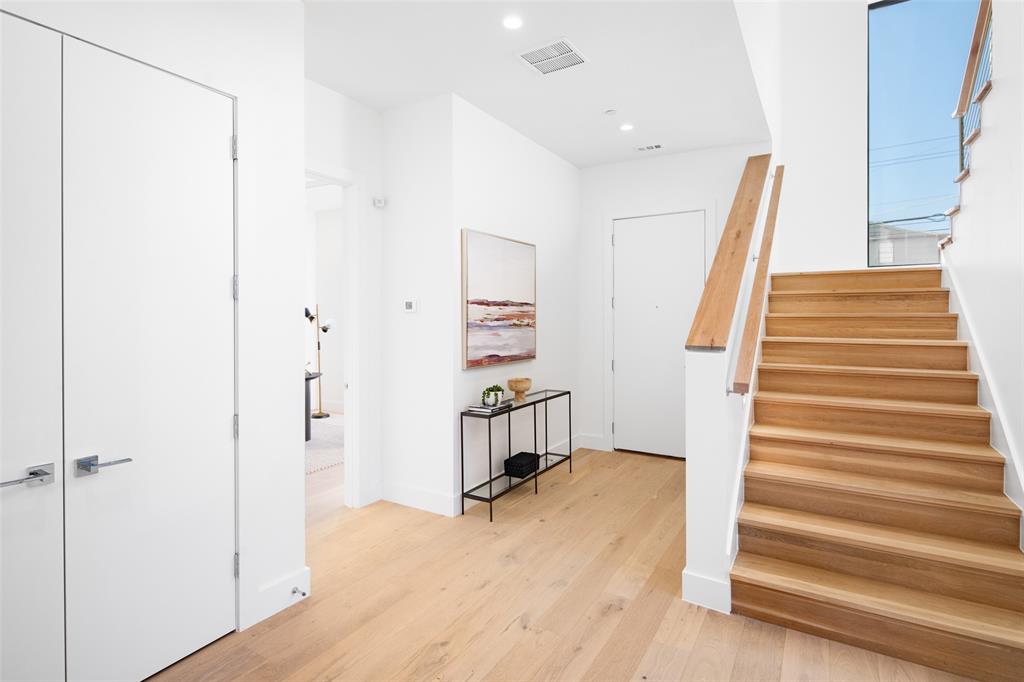 610 N Oak Cliff Boulevard 207