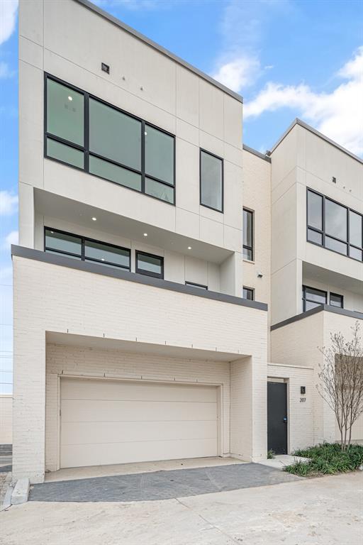 610 N Oak Cliff Boulevard 207