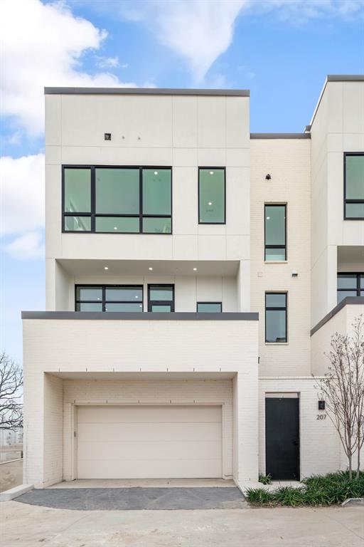 610 N Oak Cliff Boulevard 207