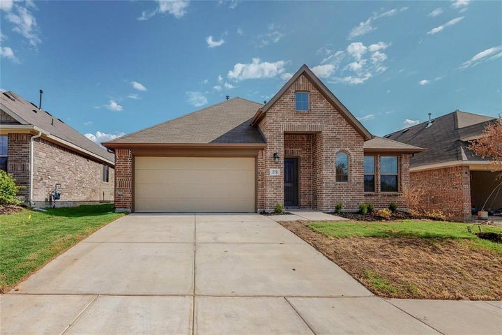 Photo 1 of 34 — 272 Tallgrass Drive, Lavon, TX 75166