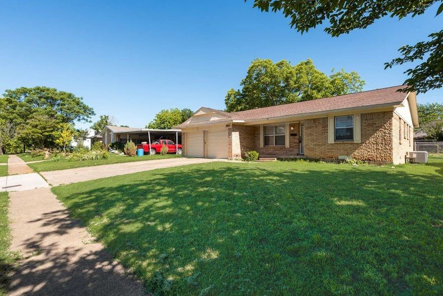 Charming 3 bedroom in heart of Duncanville. 2 spacious living areas, large backyard, freshly painted, wood look flooring throughout.