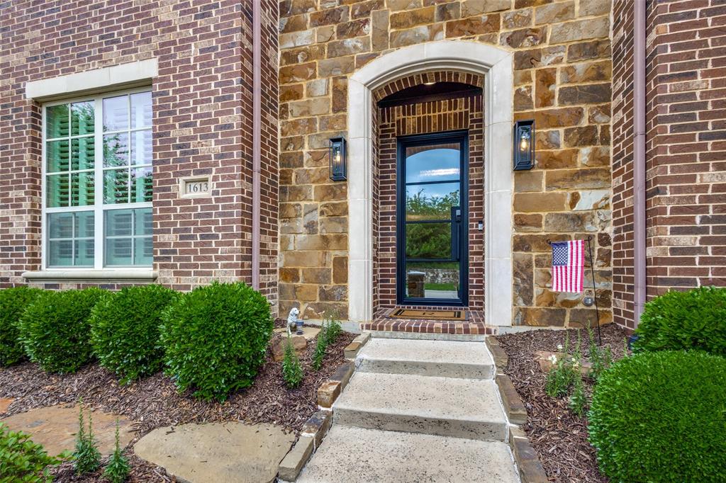 1613 Riviera Lane