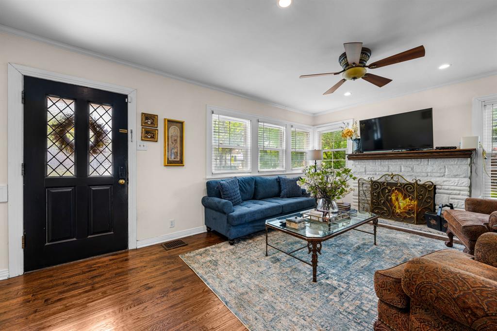 2922 Lovers Lane