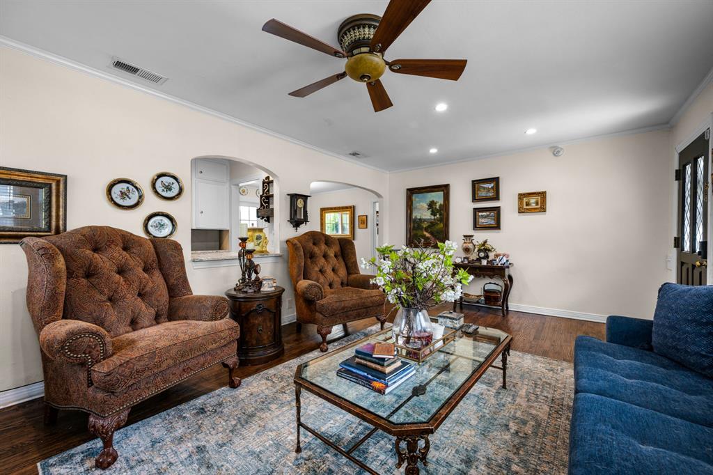 2922 Lovers Lane