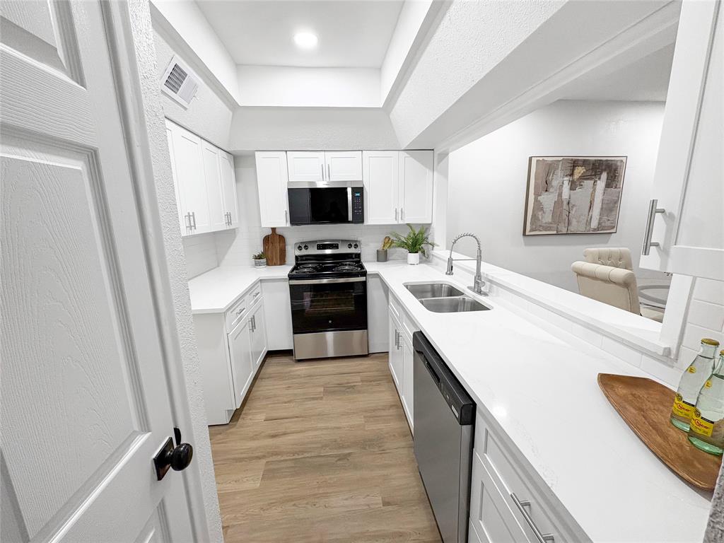 6772 E Northwest Highway