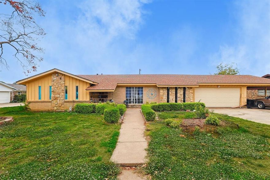 New Year! New Price! Investor special!! Perfect family home located in established neighborhood and within walking distance to Diamond Oaks Country Club! Home remodel has been started on this spacious 3 bedroom 2 bath home, just needs personal finishes. Home features large kitchen with breakfast nook that over looks the inground pool, 2 living area, and large backyard. Garage has been converted to an extra room or it can be converted back to garage easily. 
This home offers so much potential!