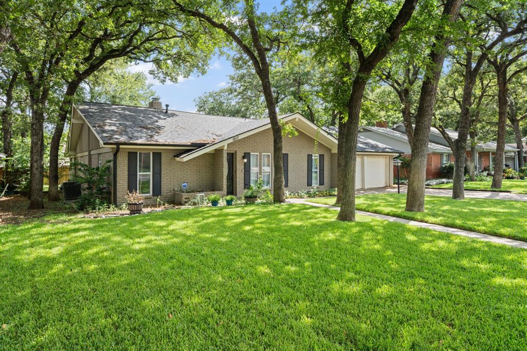 1217 W Redbud Drive