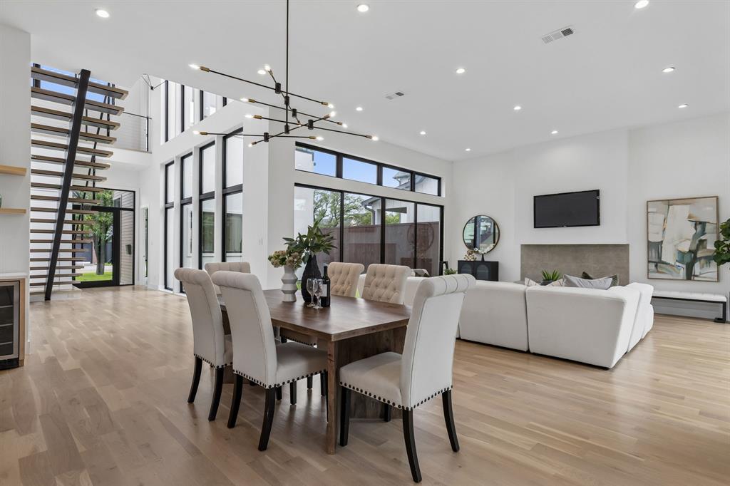 3949 Rochelle Drive