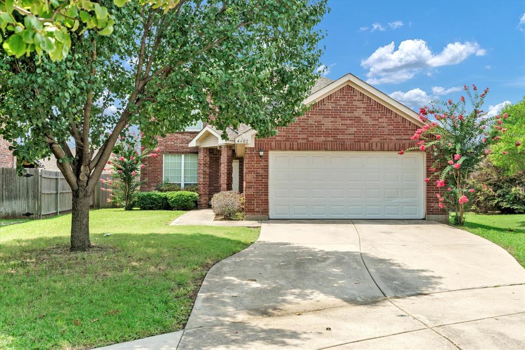 Photo 1 of 27 — 4402 Emerald Leaf Drive, Mansfield, TX 76063