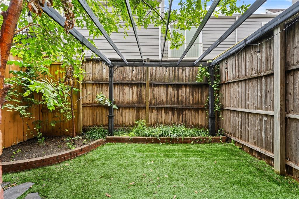 Holland Ave Twnhms 4002 - Residential