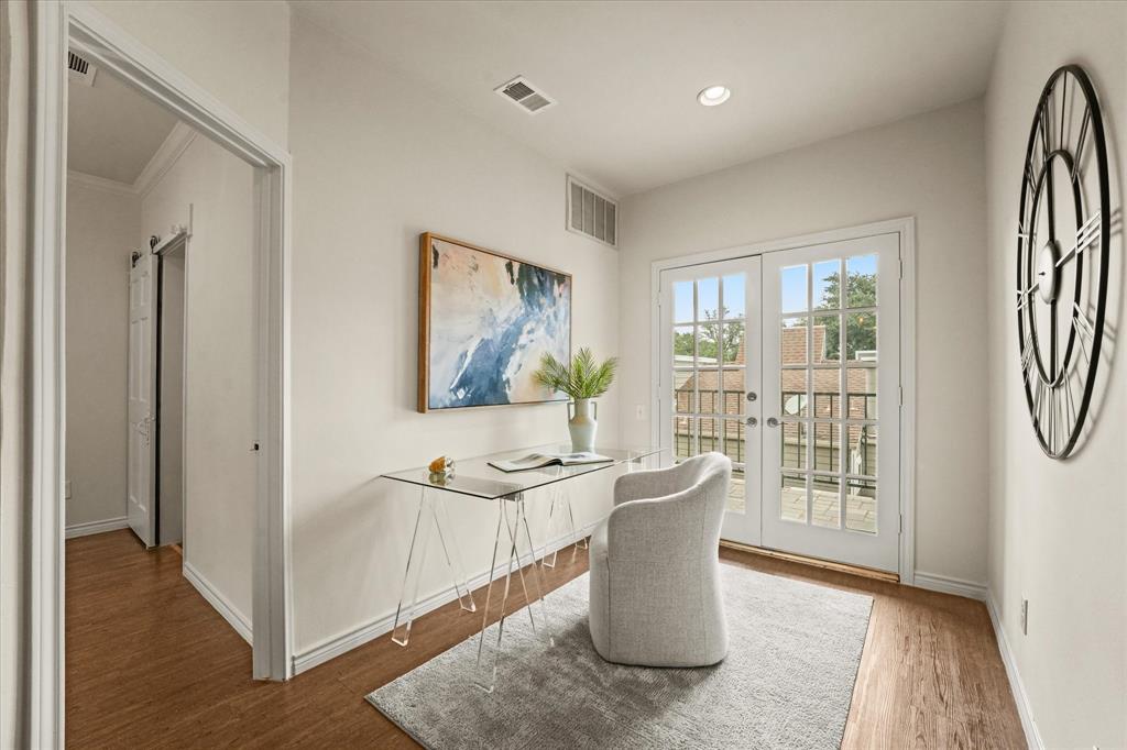 Holland Ave Twnhms 4002 - Residential