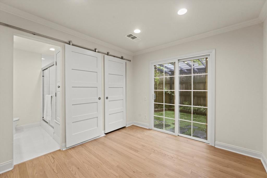 Holland Ave Twnhms 4002 - Residential