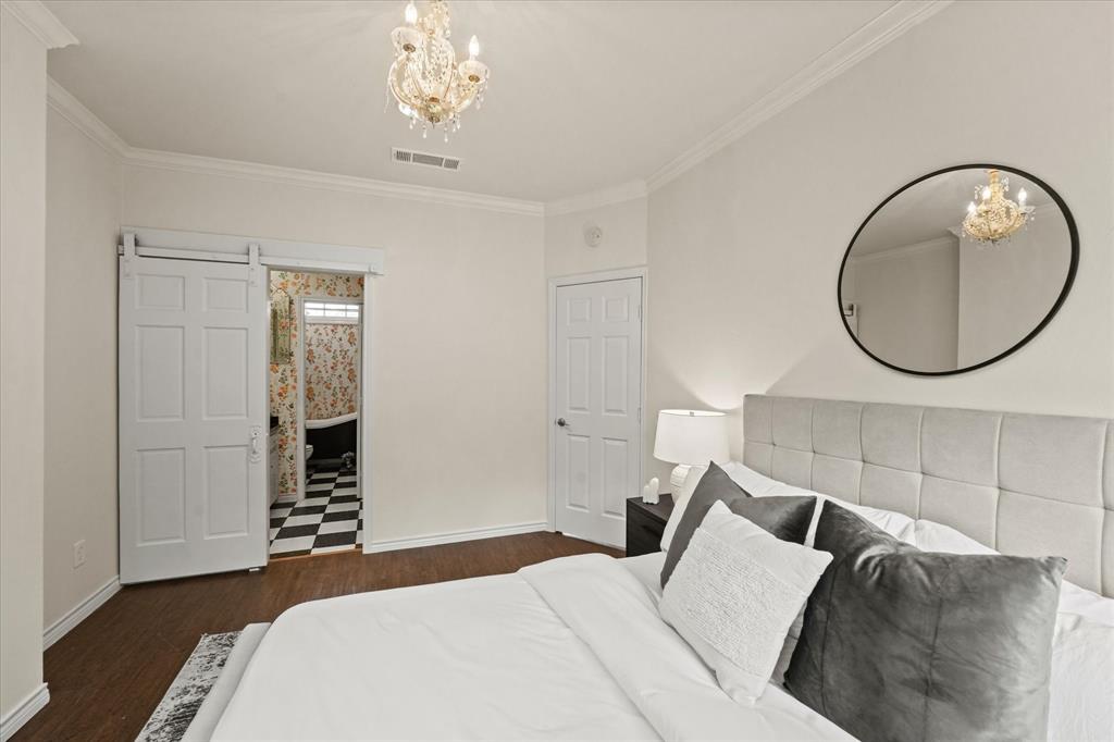 Holland Ave Twnhms 4002 - Residential