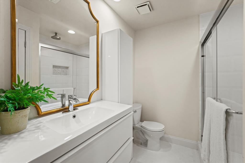 Holland Ave Twnhms 4002 - Residential