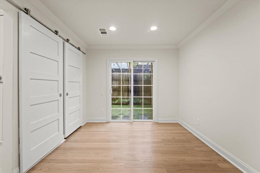 Holland Ave Twnhms 4002 - Residential