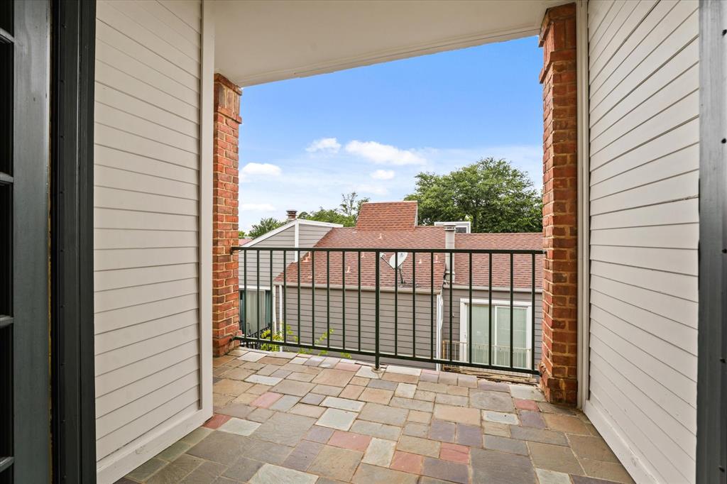 Holland Ave Twnhms 4002 - Residential