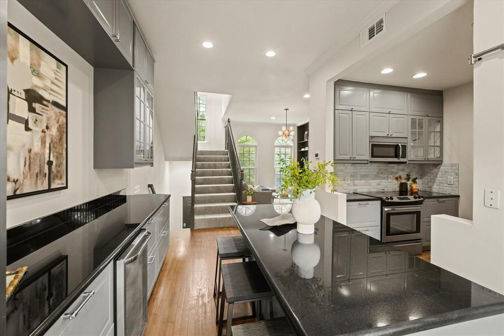 Holland Ave Twnhms 4002 - Residential