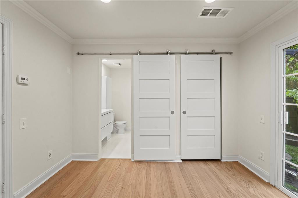 Holland Ave Twnhms 4002 - Residential