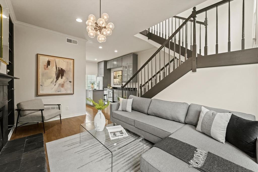 Holland Ave Twnhms 4002 - Residential