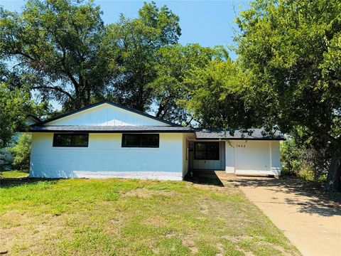 1902 Dorothy Drive Grand Prairie TX 75051
