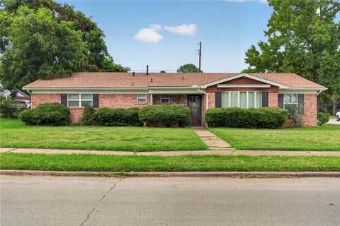 Photo of 1605 Weathered Street, Irving, TX 75062 (MLS # 21347596)
