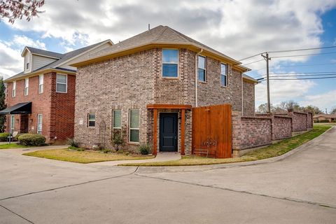 Photo of 4912 Ridglea Hills Court, Fort Worth, TX 76116 (MLS # 21196497)