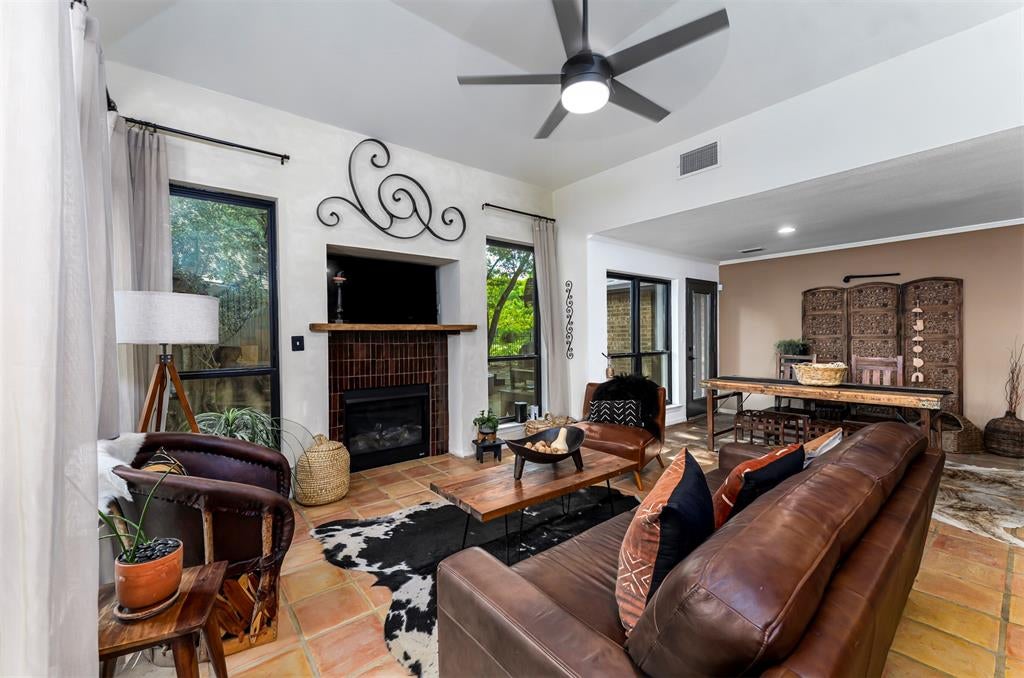 15 Country Club Place