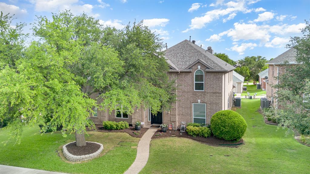 2916 Woods Drive