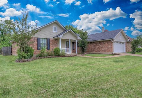 Photo of 464 Mayfair Court, Bossier City, LA 71111 (MLS # 21256417)