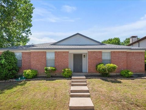 1008 Breezewood Drive Arlington TX 76017