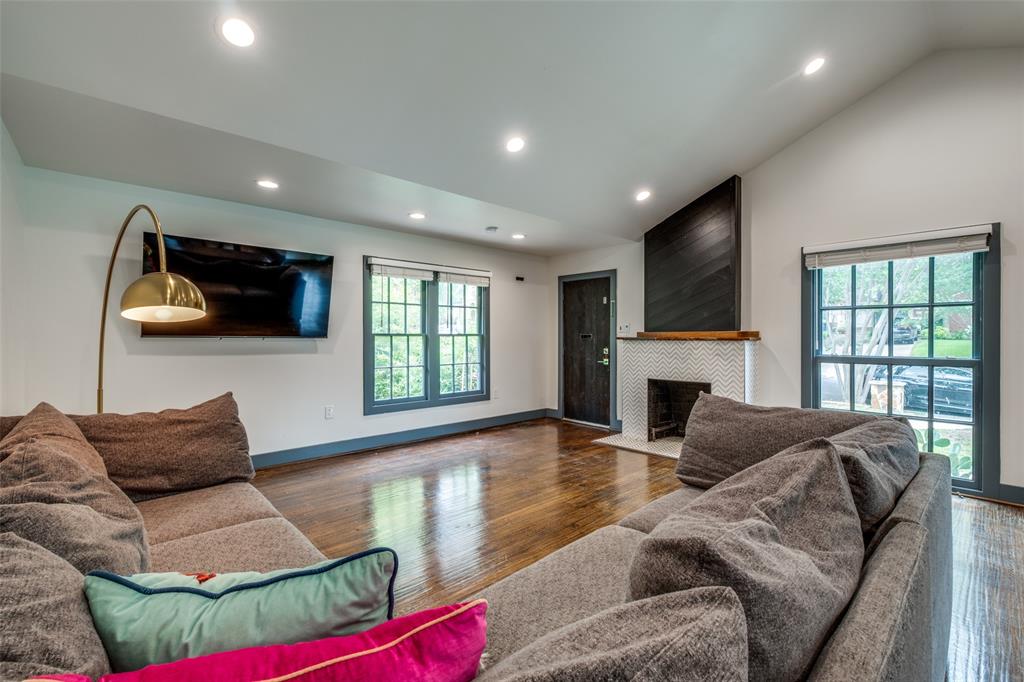 6922 San Mateo Boulevard