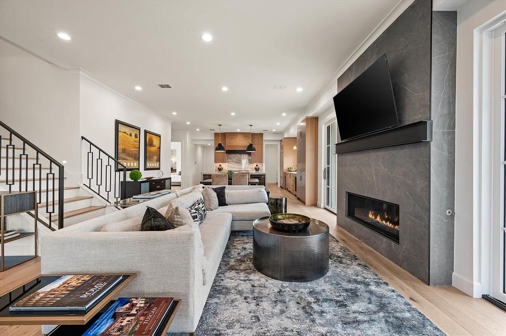 2913 Lakeside Village Boulevard