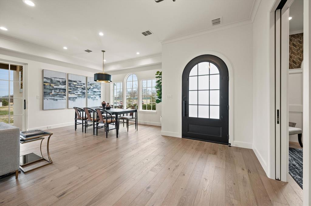 2913 Lakeside Village Boulevard