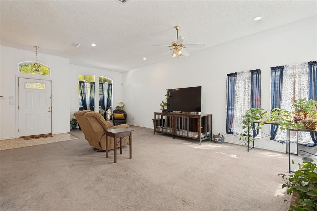 8914 Greenwood Trail