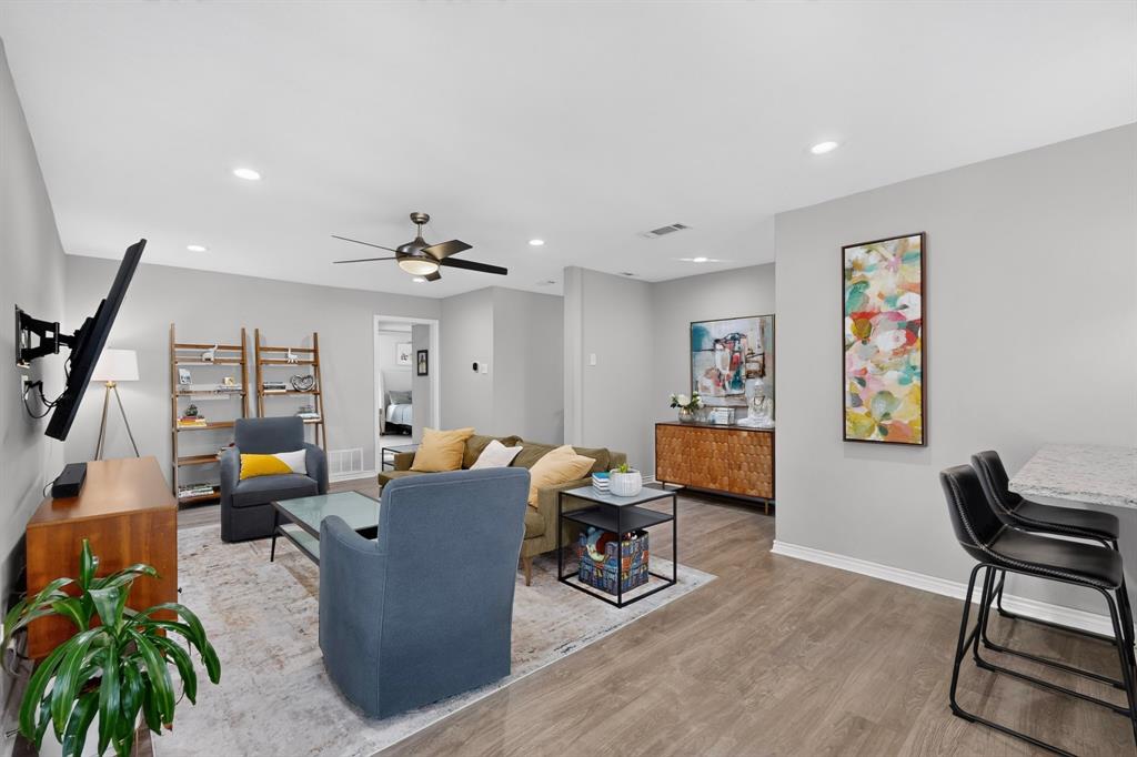 8632 Kingspoint Drive
