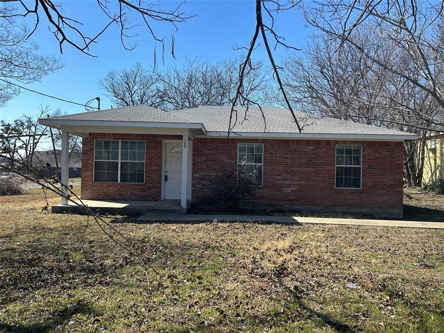 INVESTMENT OPPORTUNITY! Just one block from the elementary school and public library. This charming home is nestled on an oversized corner lot. The property also offers excellent visibility—ideal for potential business or office and an opportunity to split the lot and develop.
Bring your ladder, paintbrush, and hammer—this diamond in the rough needs a little TLC and imagination to shine brightly. 
Home is being sold as-is. Contact agent for more info and photos.