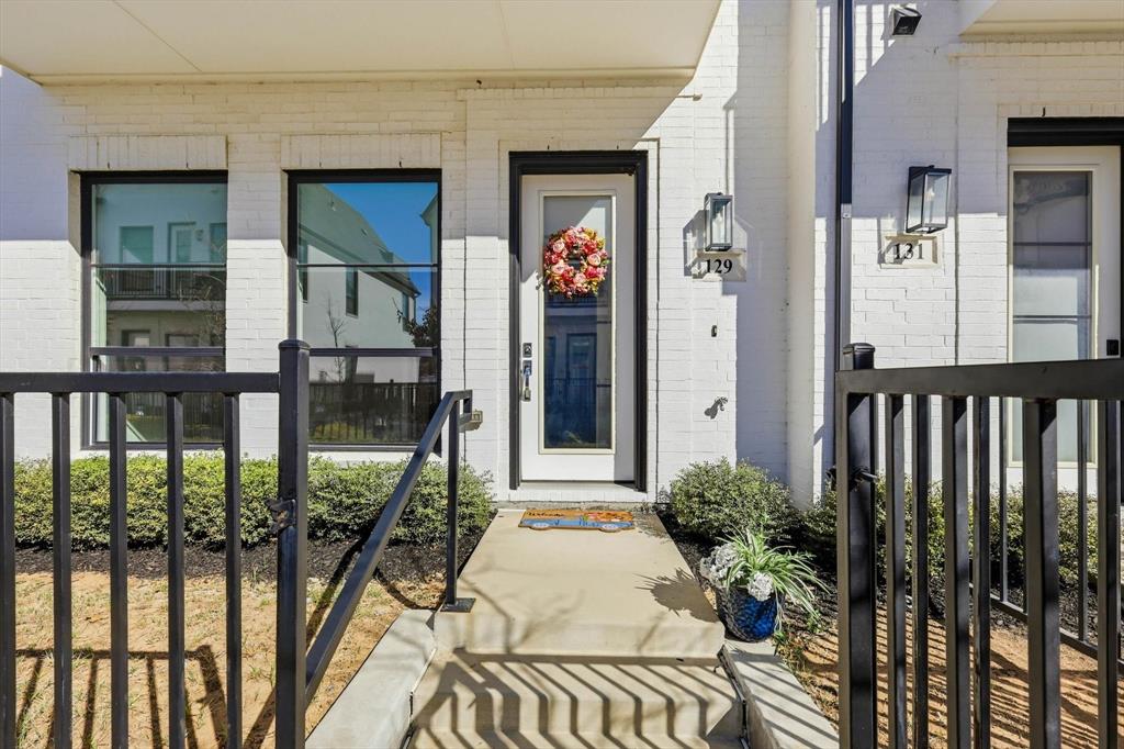 129 Garden Court E