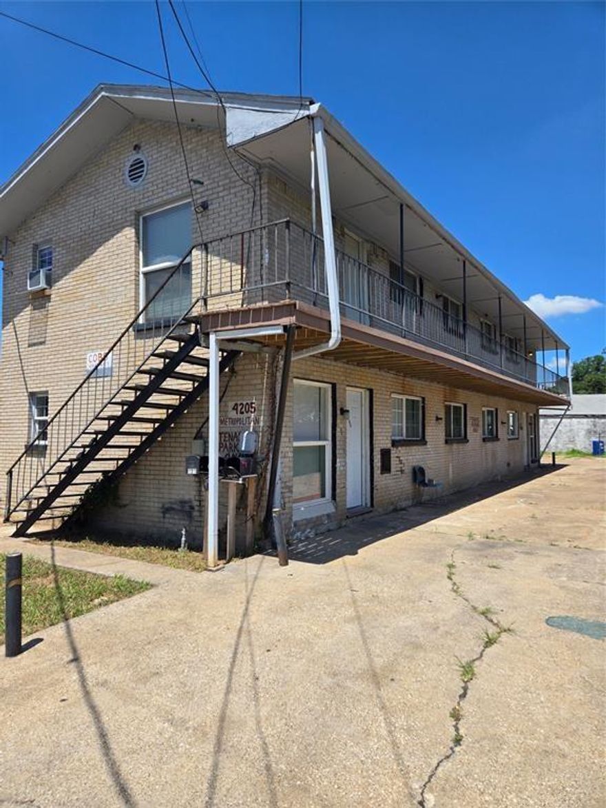Great 2 bedroom unit in great central location. Lots of newer items in this unit-New HVAC, updated floors, paint, and more. 4 units available. Come see it right away. Tenant pays own electricity and reimburses the landlord for water utility bill.