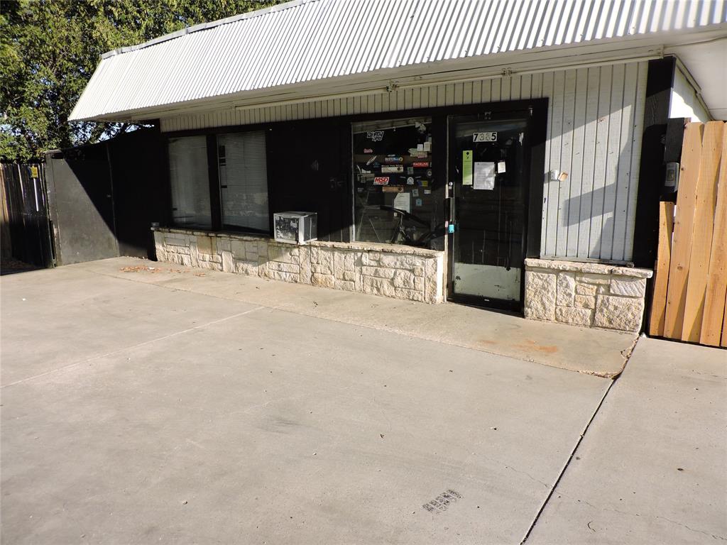 7385 W Vickery Boulevard