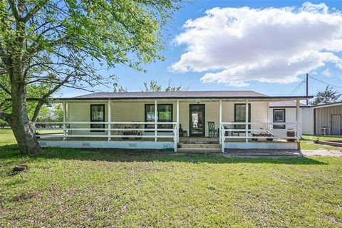 1113 Rs County Road 1525 Point TX 75472