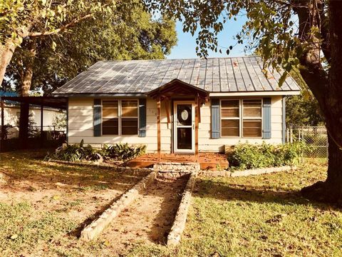 114 County Road 1239 Kopperl TX 76652