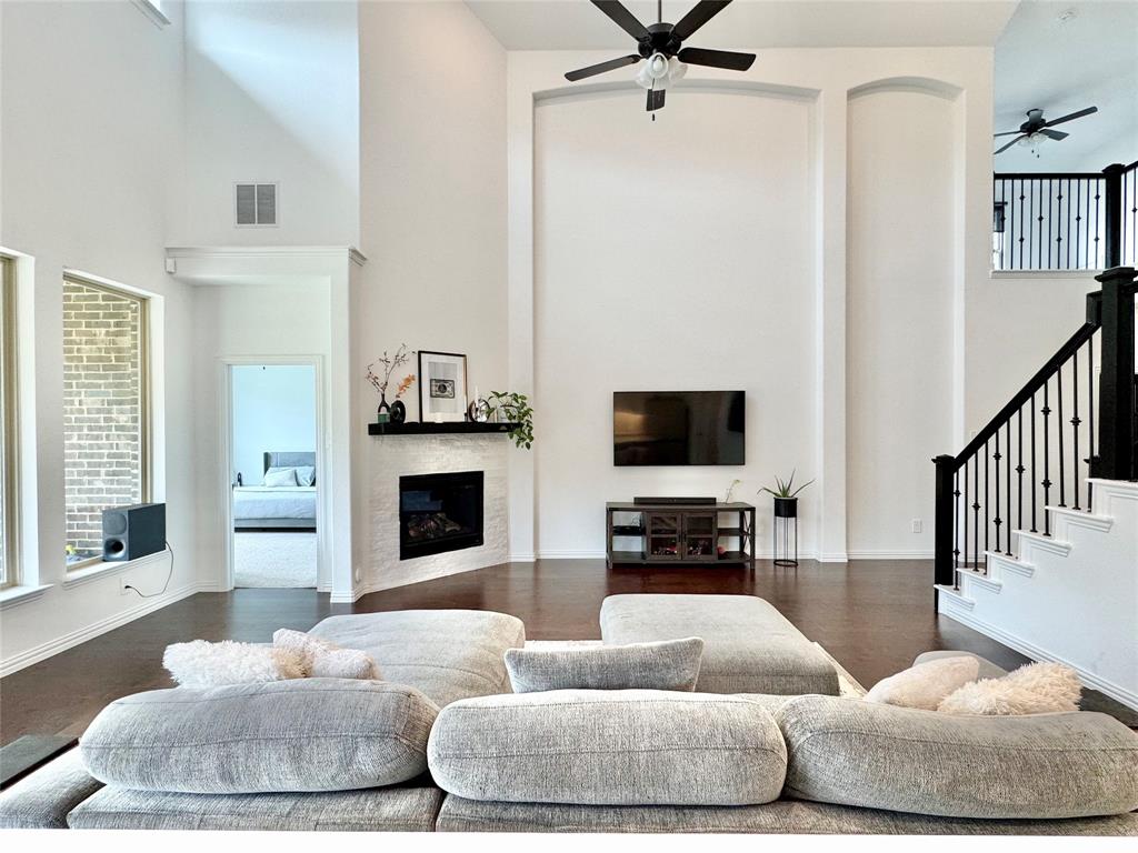 Devonshire Village 7 - Residential Lease