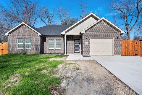 A home in Kerens