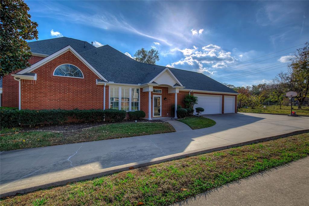 6404 Creekside Drive