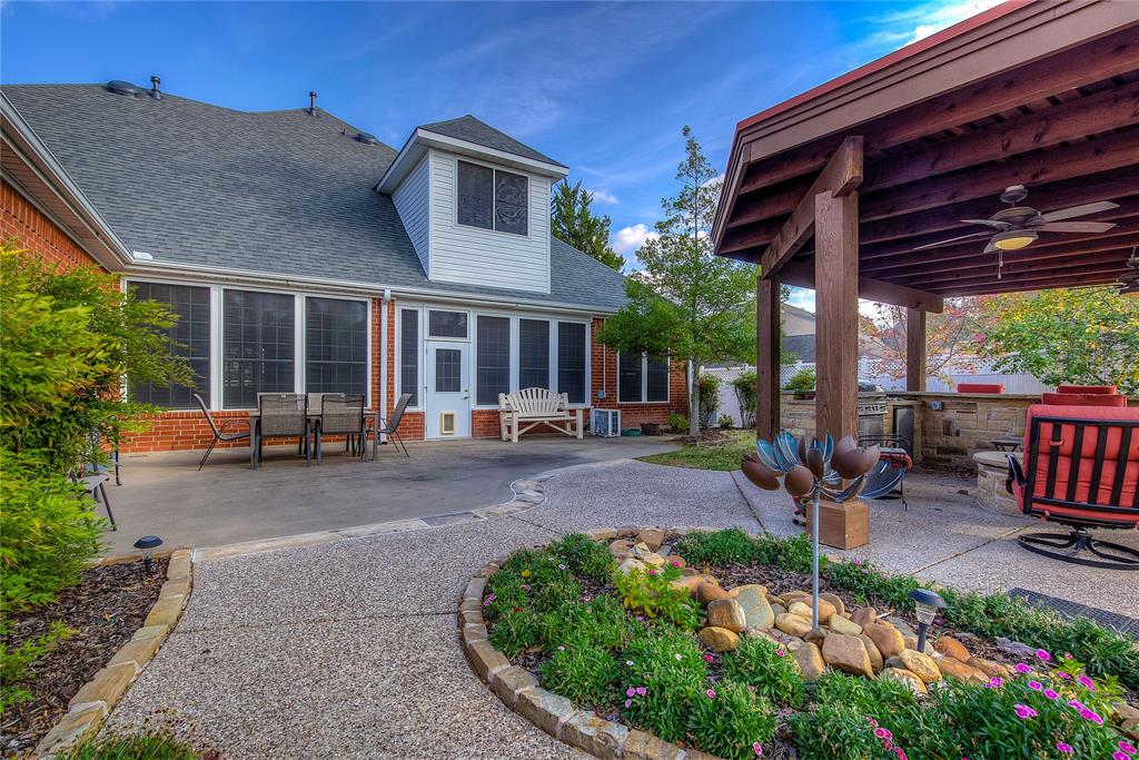 6404 Creekside Drive