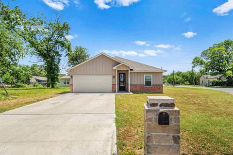 402 ROBBINS Street Cleburne TX 76031