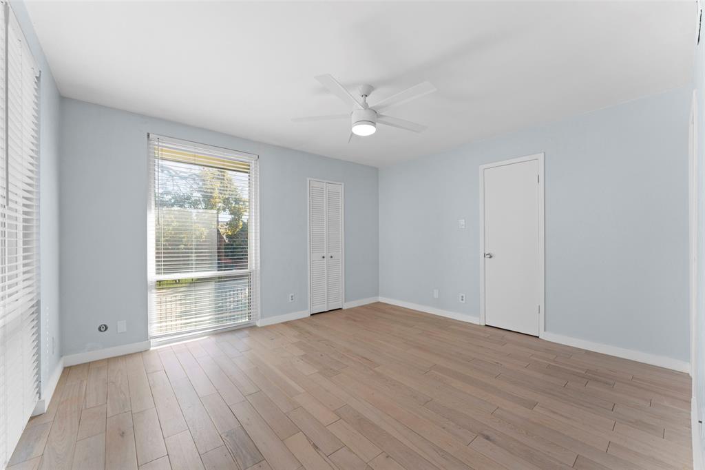 Old Vickery Square Twnhms Condos - Residential