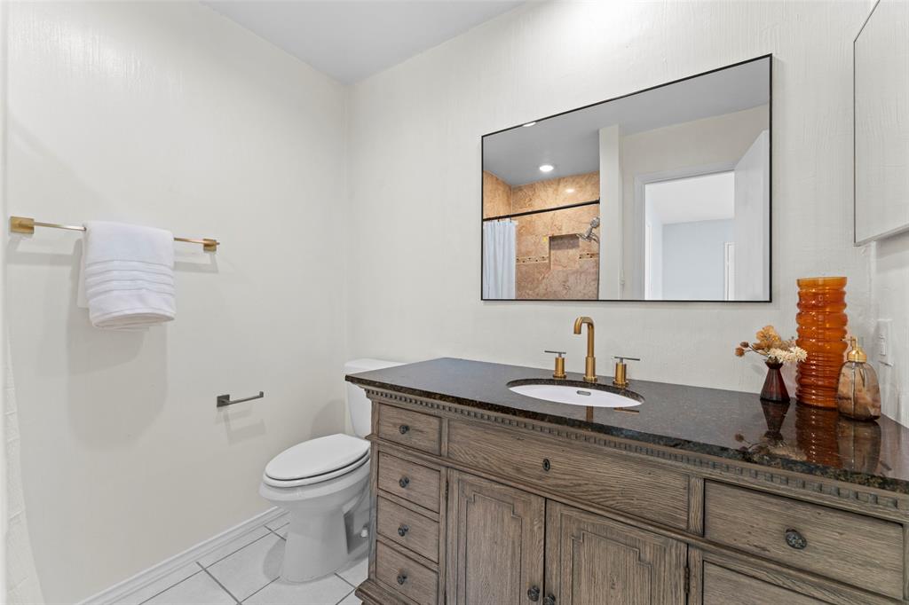 Old Vickery Square Twnhms Condos - Residential